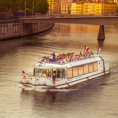 Enjoy a Christmas river cruise in Lyon