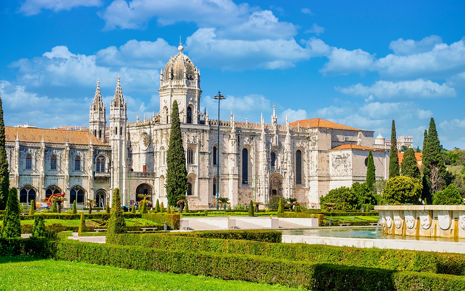 Ultimativni kulturni popis za Lisabon: dvorci, samostani, azulejo pločice i doživljaji ulične umjetnosti koje ne smijete propustiti